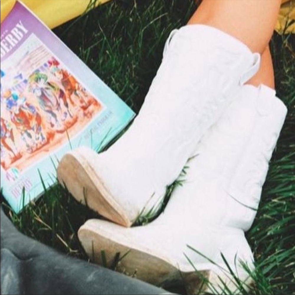 NEW White Cowboy Boots, Size 7.5 🤠